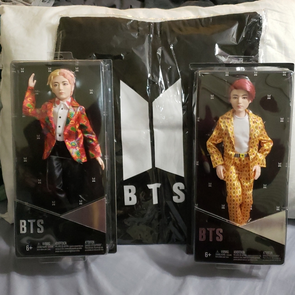 Jungkook and V dolls with drawstring bag